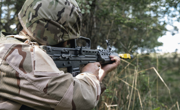 NZDF soldiers train Ukrainian recruits in the UK.