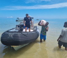 HMNZS Manawanui personnel delivering aid to Malolo Island
