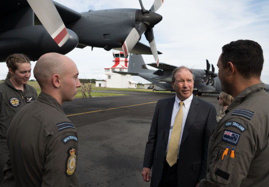 U.S. Ambassador Tom Udall meets RNZAF personnel at RNZAF Base Auckland ahead of Exercise Nocturnal Reach, a combined USAF and RNZAF exercise.