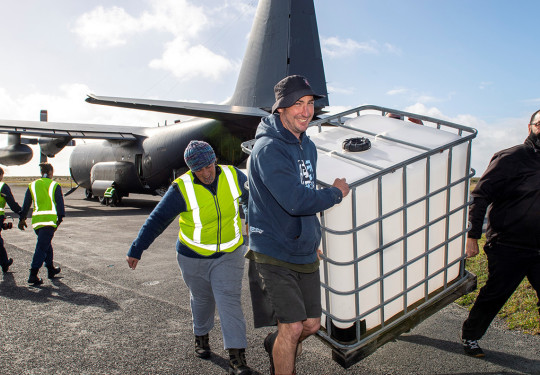 RNZAF delivers water tanks to Chatham Islands