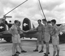 Territorial Air Force personnel inspect the Kiwi artwork painted on the rudder of a No. 14 Squadron Venom at RAF Station Tengah, Singapore, 1955 Photo: Air Force Museum of New Zealand
