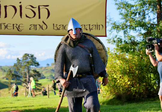 Private van Lit ran the Middle-earth Halfling Marathon in Hobbiton, contributing to the Ukraine Orphan Fund Charity.