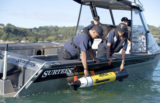 Members of HMNZS Matataua taking part in Exercise Anchorite based in the Coromandel.