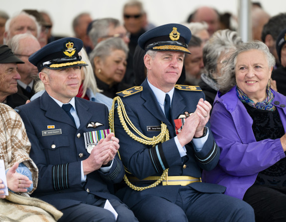 RNZAF Base Auckland Base Commander, Group Captain Brett Clayton and Chief of Air Force Air Vice-Marshal Darryn Webb at the unveiling of the statue of Sir Keith Park in Thames