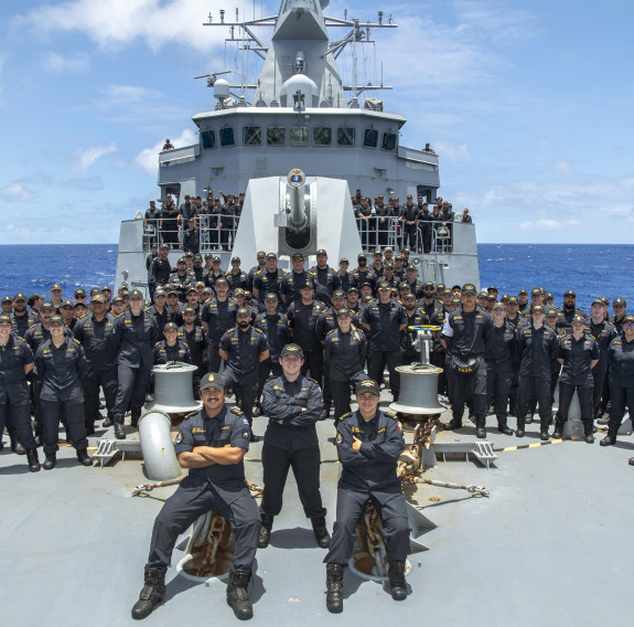 HMNZS Te Mana and crew on their return to New Zealand.