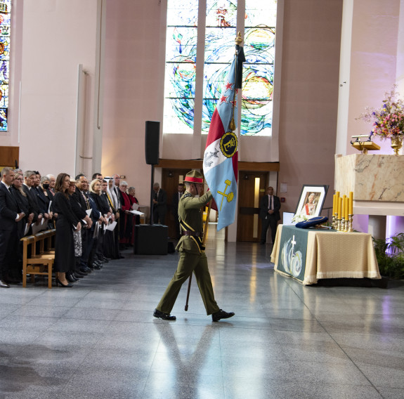 Her Majesty’s Personal Flag for New Zealand being paraded for the final time, carried by Captain Joel Ebbing.