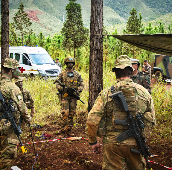 NZ Army personnel receive instructions during Exercise Tagata’toa in New Caledonia.New Zealand Army soldiers
