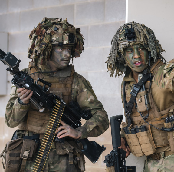 NZ Army soldiers clearing buildings as part of an offensive action during Exercise Talisman Sabre.