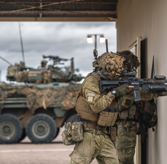NZ Army soldiers clearing buildings as part of an offensive action during Exercise Talisman Sabre.
