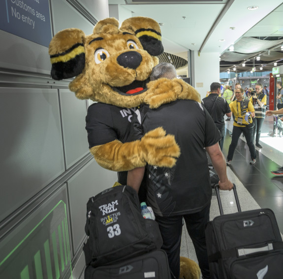 Alongside the German military, the NZ Invictus team were warmly welcomed to Düsseldorf  by a large party of Invictus Games volunteers, including the special games mascot Buddy, a German Hovawart dog