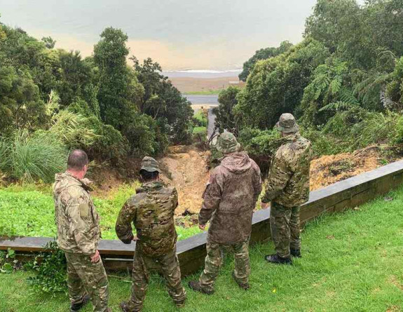 Soldiers from 3/6 Battalion survey a slip - Eastern Bay of Plenty.