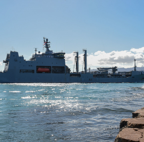 HMNZS Aotearoa arriving at Pearl Harbour. 