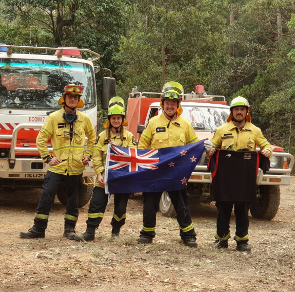 Sergeant Nahi, at right, stands alongside other NZDF Emergency Responders deployed to Australia on Operation Bushfire Assist 19/20.