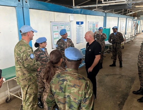 MAJGEN Rob Krushka with NZDF personnel and others deployed to UNMISS