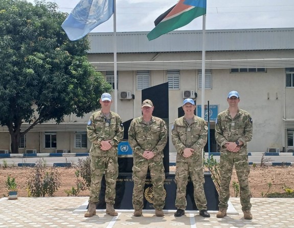 MAJGEN Rob Krushka with NZDF personnel and others deployed to UNMISS