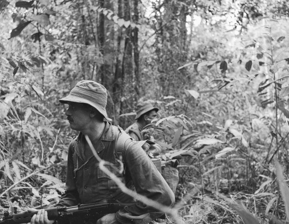 Image 1 NZ Army 1RNZIR patrol in Malaysia M 2651