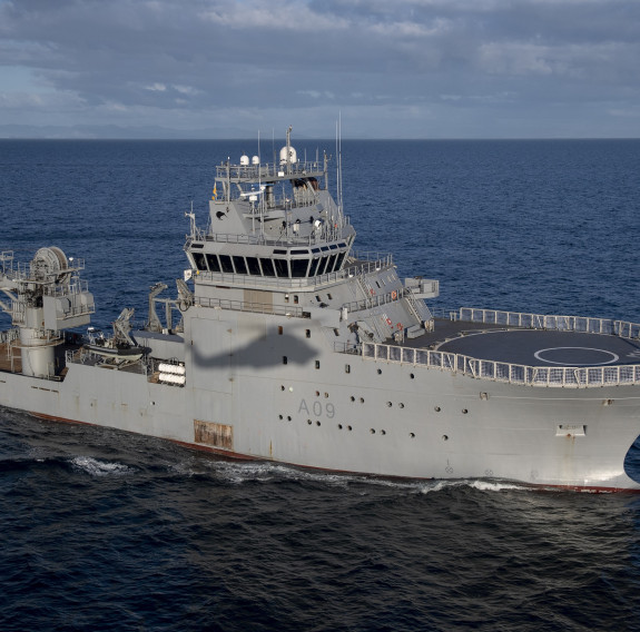 The Royal New Zealand Navy’s dive, hydrographic and salvage vessel HMNZS Manawanui at sea.
