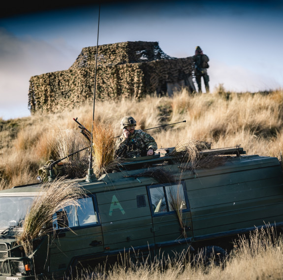 Sergeant Mike Josephson provides radio instruction to Waikato Mounted Rifles personnel while taking part in Exercise Tauwharenīkau
