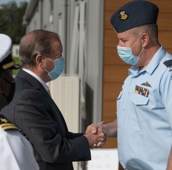 Ambassador Udall (left) meets Group Captain Andy Scott, Base Commander of RNZAF Whenuapai (right).