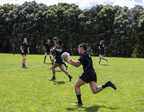 The Defence Ferns about to pass the ball during practice on the field.