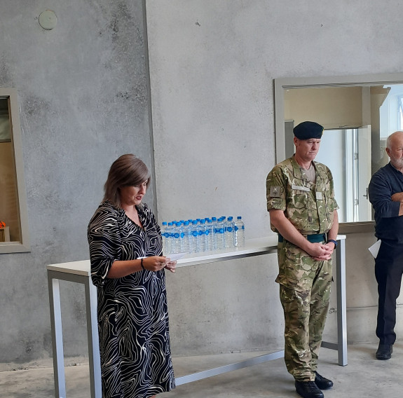 Greymouth Mayor Tania Watson and 2nd/4th Battalion Executive Officer, Major Kenny Long at the official opening of the new NZDF facility in Greymouth