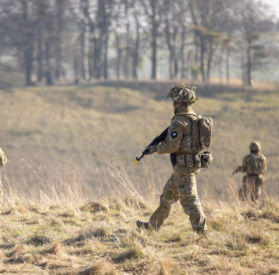 NZDF personnel deliver infantry training in the UK to Armed Forces of Ukraine trainees. Photo credit: Australian Defence Force.